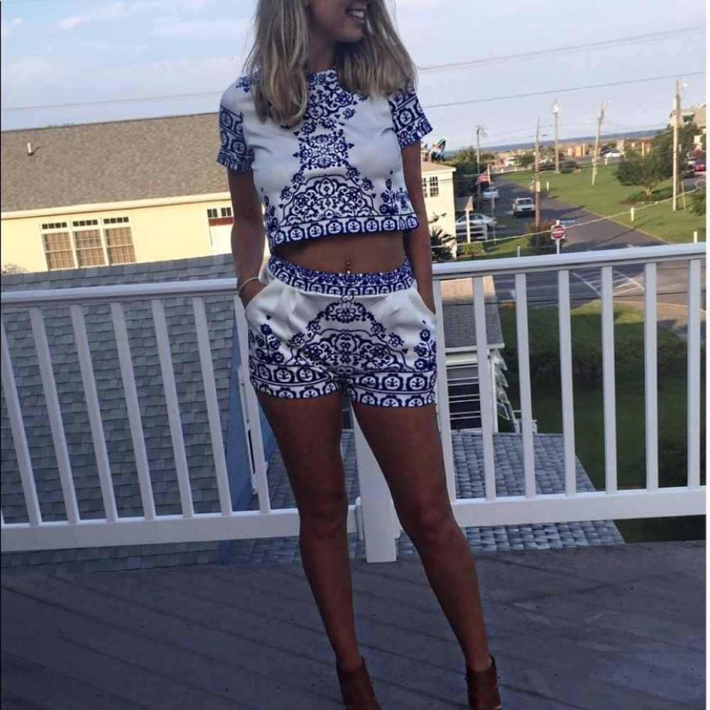 Two piece Greek set